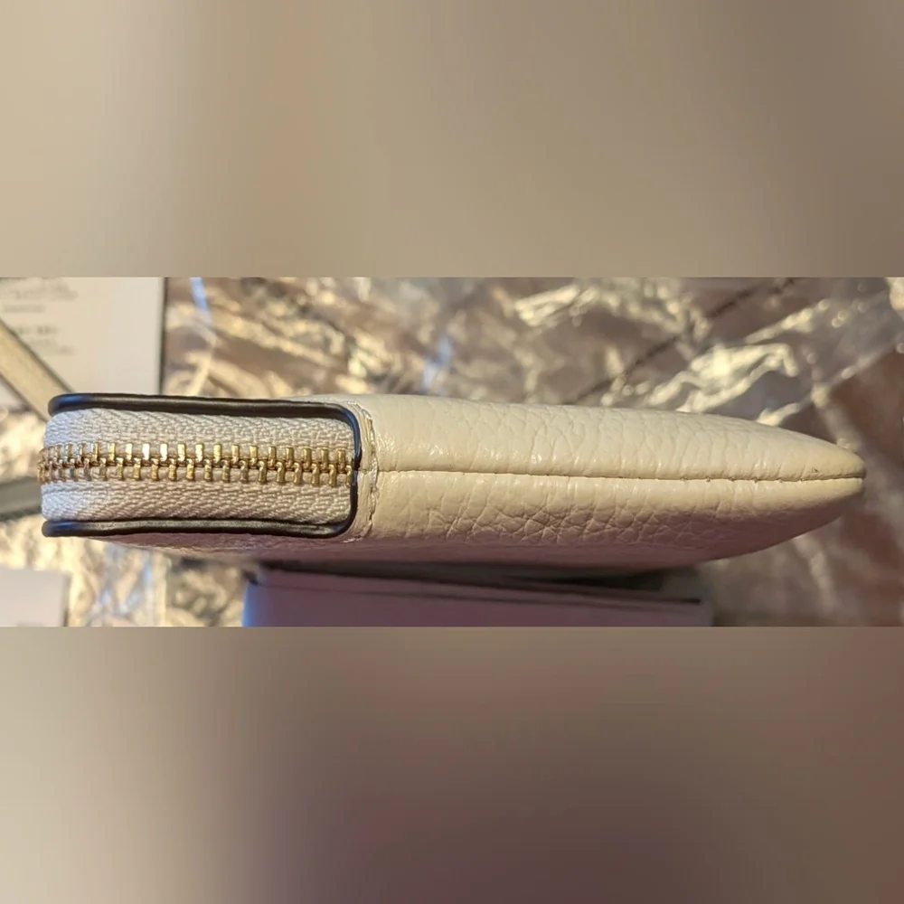NWT! Coach Pebbled Leather Wallet /Wristlet Set in CHALK (White)